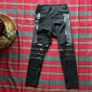 🥰NWOT Black Silver Leggings S